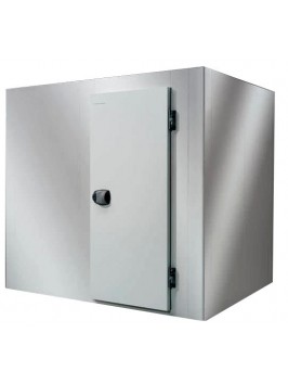 Cella freezer con porta standard, pavimento, scaffallatura interna e monoblocco accavallato.
